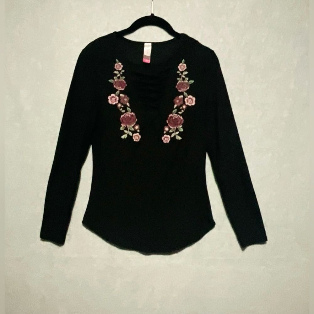 No Boundaries Floral Embroidered Top Size Medium 7-9 Black Lattice Front Boho M